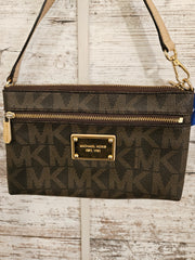 BROWN SIGNATURE WRISTLET $178