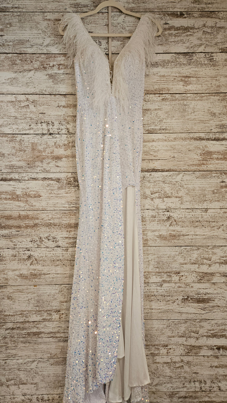 WHITE FEATHER LONG DRESS (NEW)