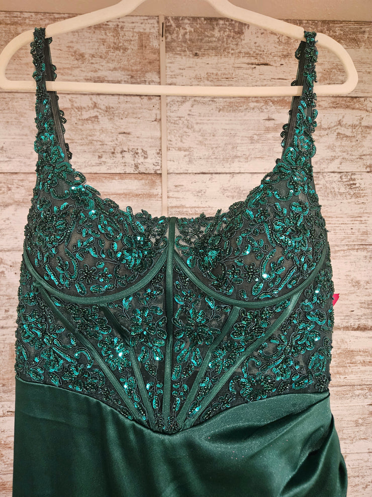 GREEN LONG EVENING GOWN