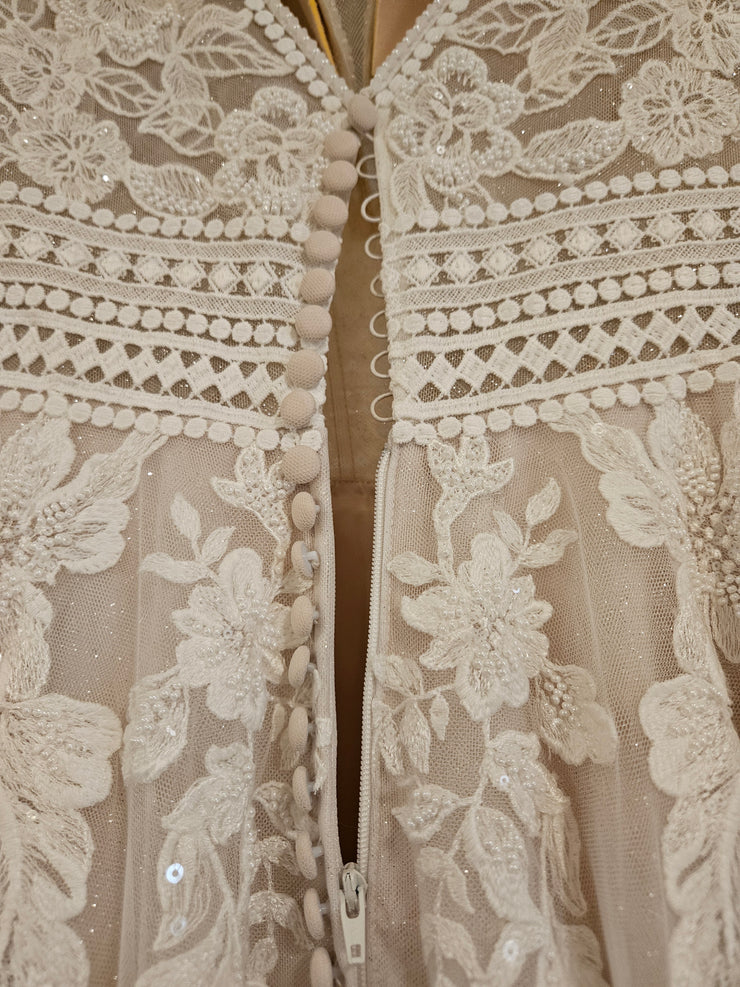 WHITE WEDDING GOWN (NEW) $1300