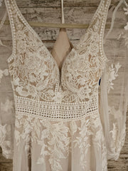 WHITE WEDDING GOWN (NEW) $1300