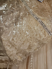 IVORY LACE WEDDING GOWN (NEW) $2500