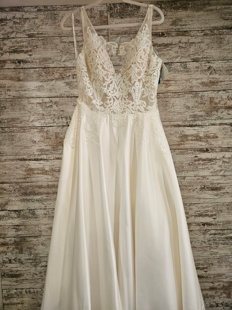 WHITE WEDDING GOWN-NEW $1200