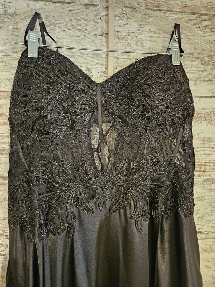 BLACK LONG EVENING GOWN