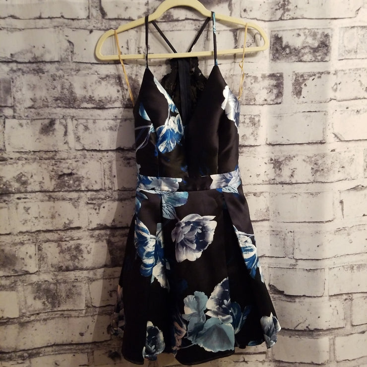 BLACK/FLORAL SHORT DRESS