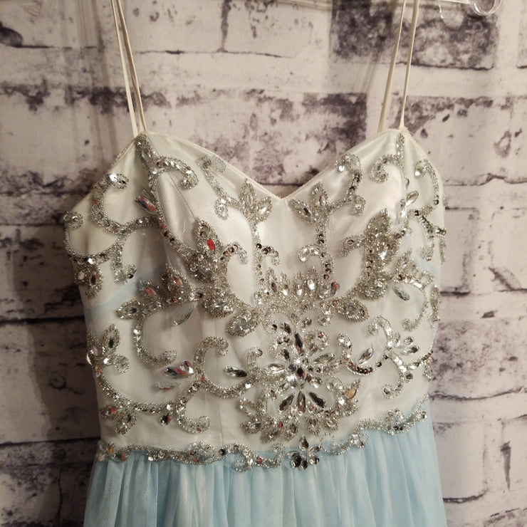 BLUE/WHITE A LINE GOWN