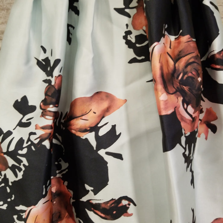 BLACK/FLORAL SHORT DRESS