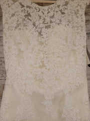 IVORY/WHITE LACE WEDDING GOWN