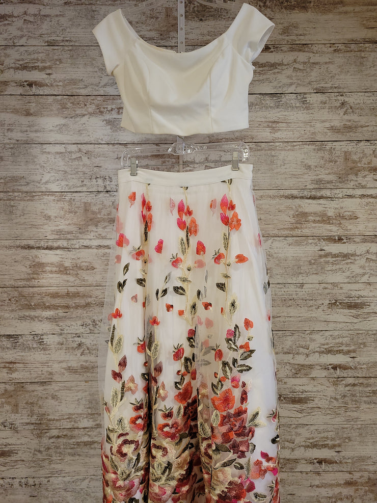 WHITE/FLORAL 2 PC. GOWN SET