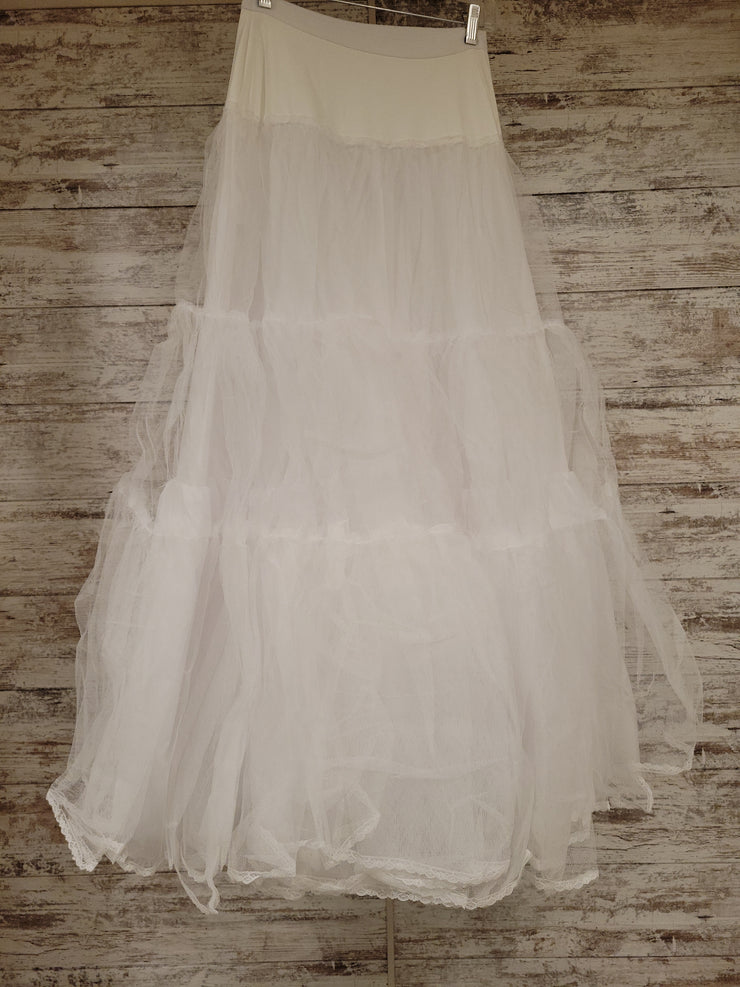 WHITE UNDER SKIRT (NEW) $80