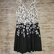 BLACK/WHITE SHORT DRESS