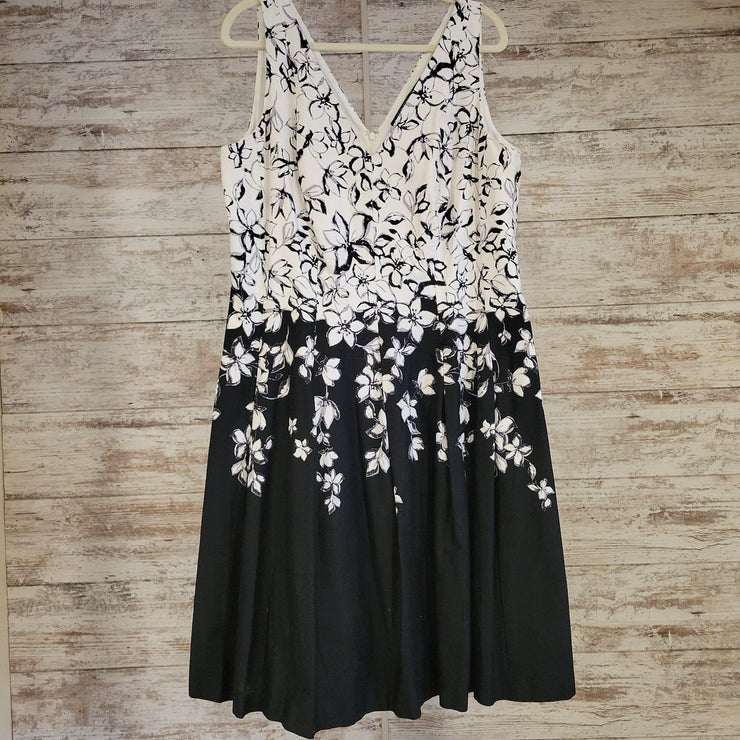 BLACK/WHITE SHORT DRESS