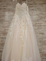 WEDDING GOWN (NEW) $899