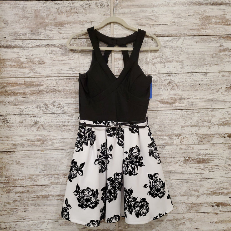 BLACK/WHITE FLORAL SHORT DRESS