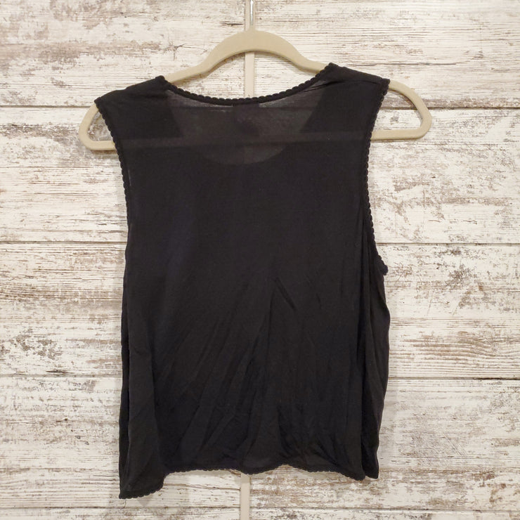 BLACK SLEEVELESS TOP