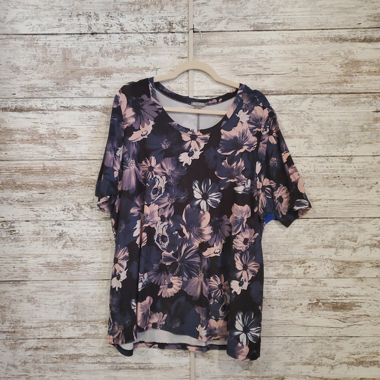 NAVY/FLORAL TOP
