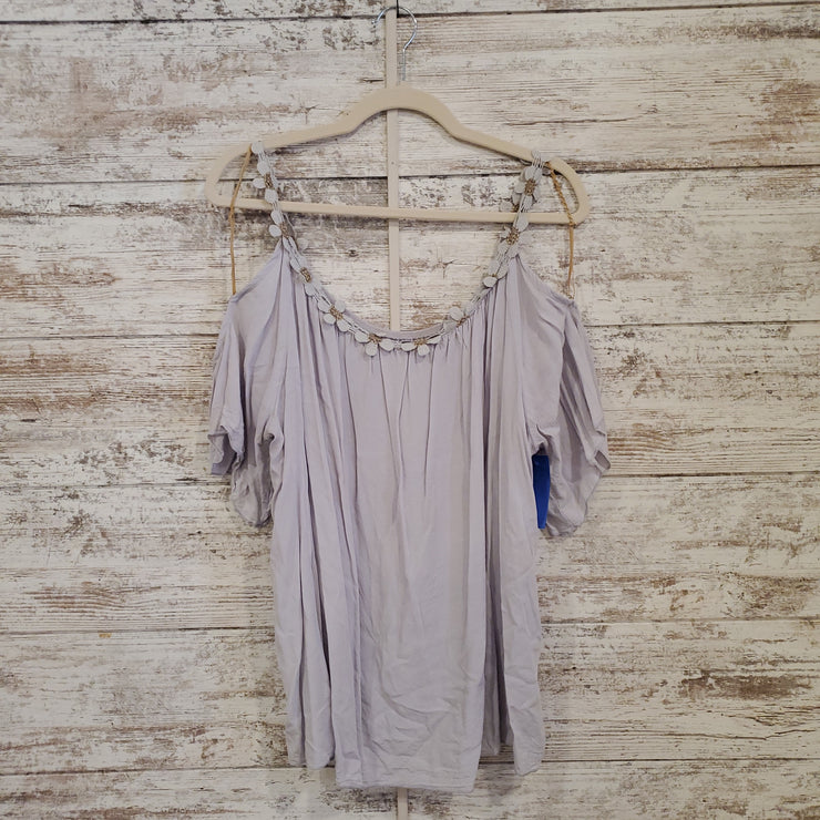 GRAY W/FLOWERS SHORT SLEEVE TO