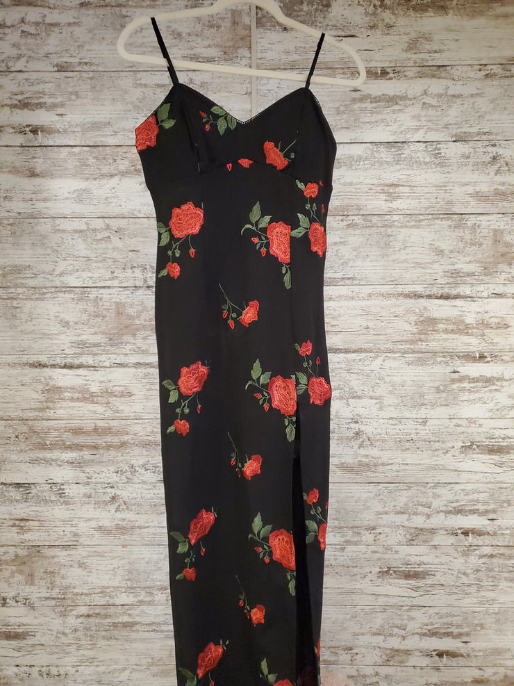 BLACK/RED ROSES LONG EVENING