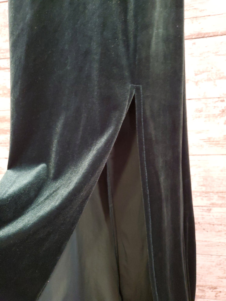 GREEN LONG EVENING GOWN