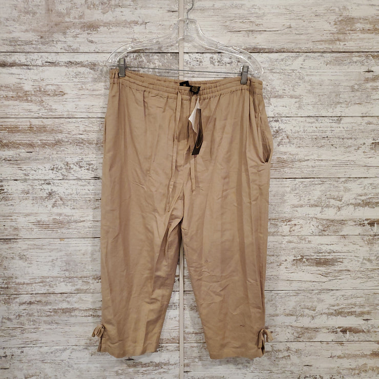 TAN CAPRI PANTS (NEW)