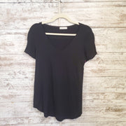 BLACK SHOR SLEEVE TOP