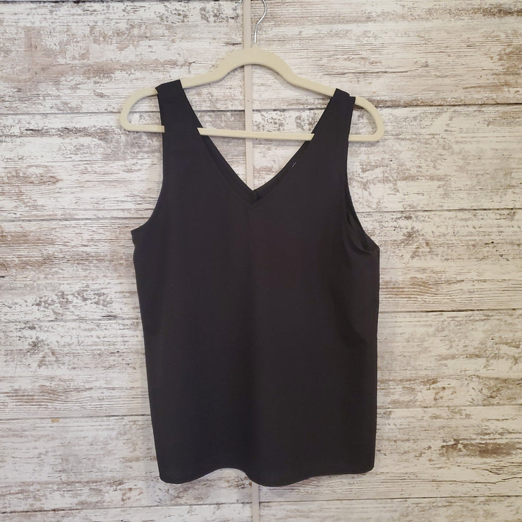 BLACK SLEEVELESS TOP