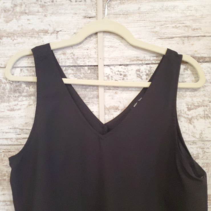 BLACK SLEEVELESS TOP
