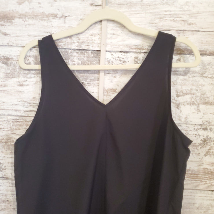 BLACK SLEEVELESS TOP