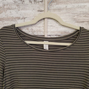 GREEN/BLACK STRIPED TOP