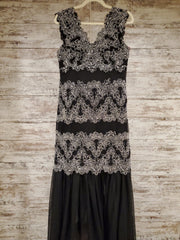 BLACK/WHITE LONG EVENING GOWN