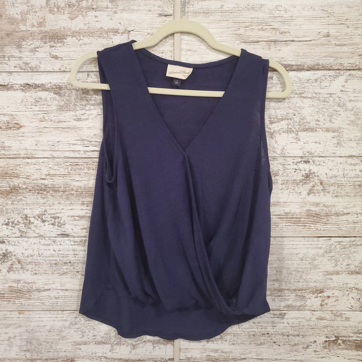 NAVY SLEEVELLESS TOP