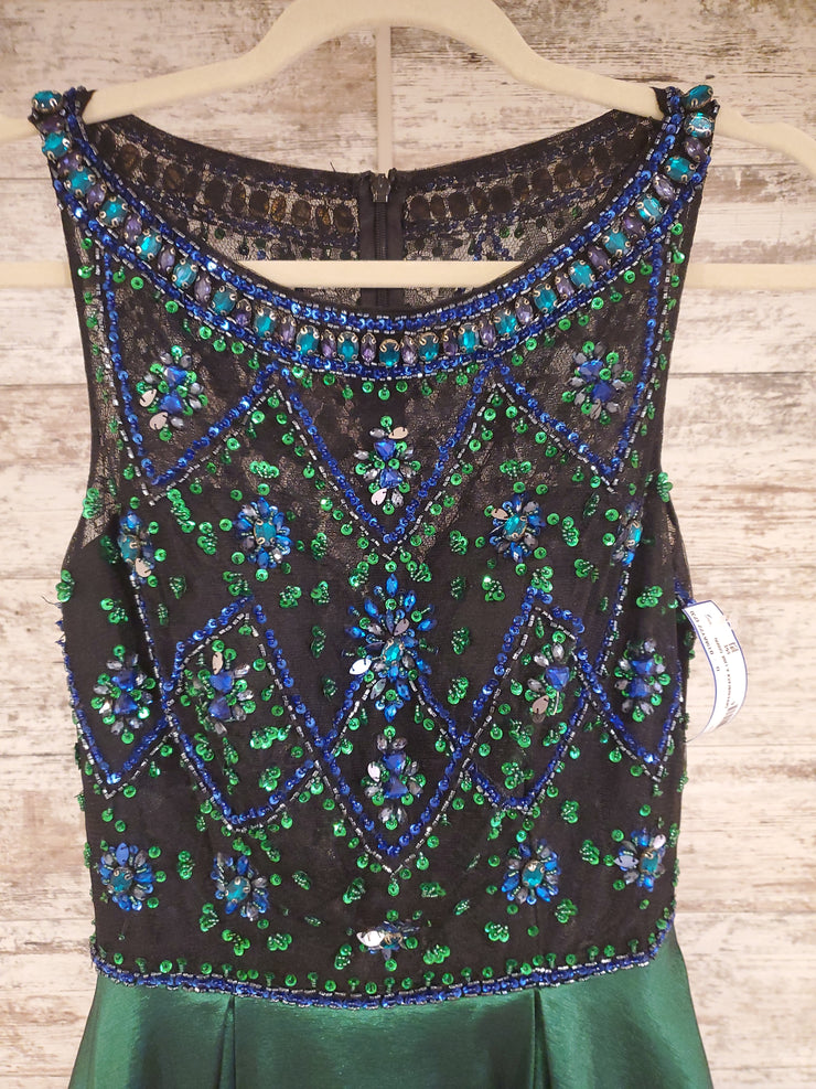 GREEN/BLACK A LINE GOWN