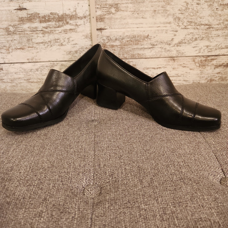 BLACK LEATHER SHOES (NEW)
