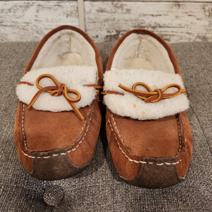 TAN/WHITE MOCCASSINS