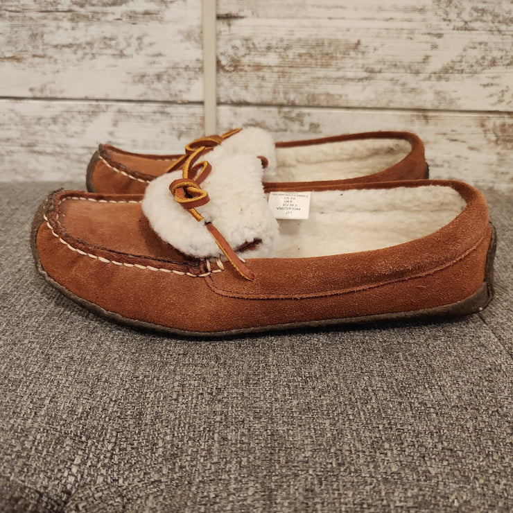 TAN/WHITE MOCCASSINS