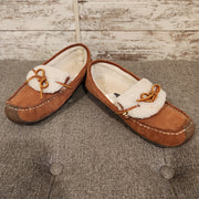 TAN/WHITE MOCCASSINS