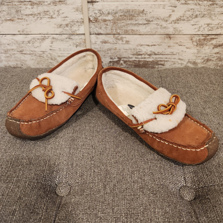 TAN/WHITE MOCCASSINS