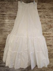 WHITE UNDER SKIRT (NEW) $59