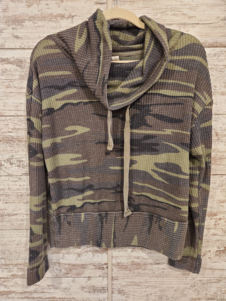 GREEN CAMO LONG SLEEVE TOP