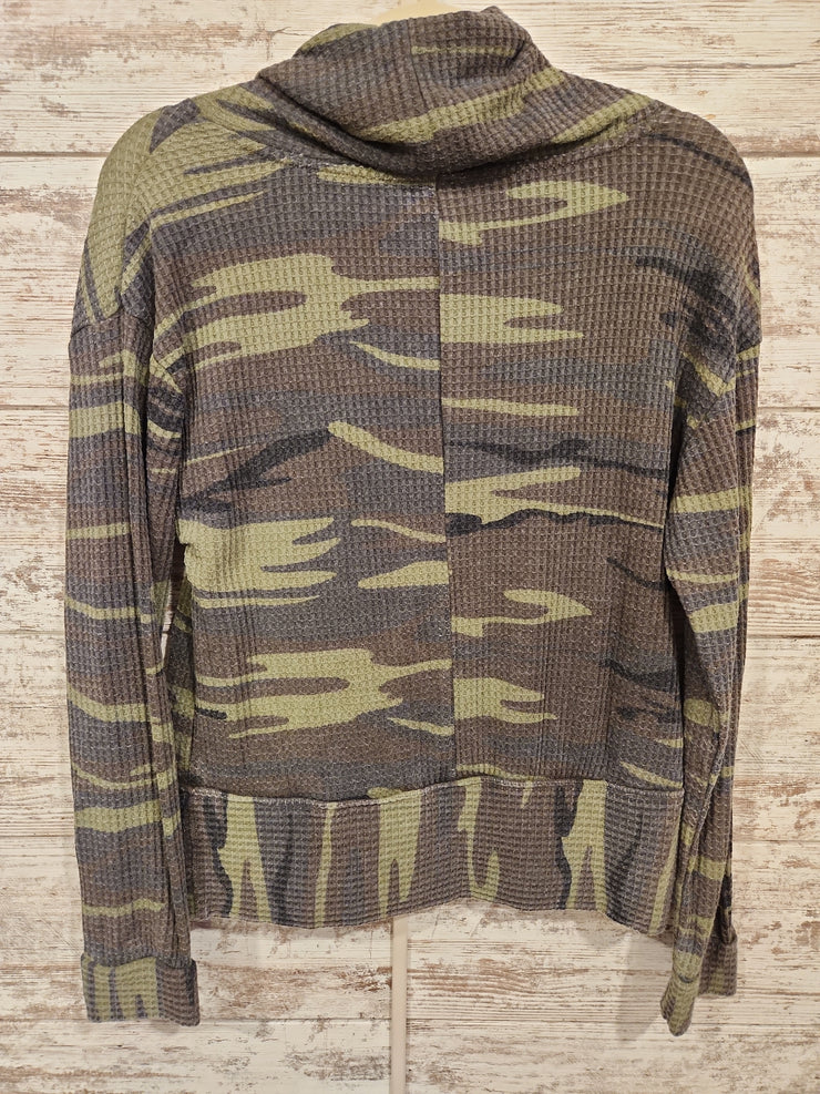 GREEN CAMO LONG SLEEVE TOP