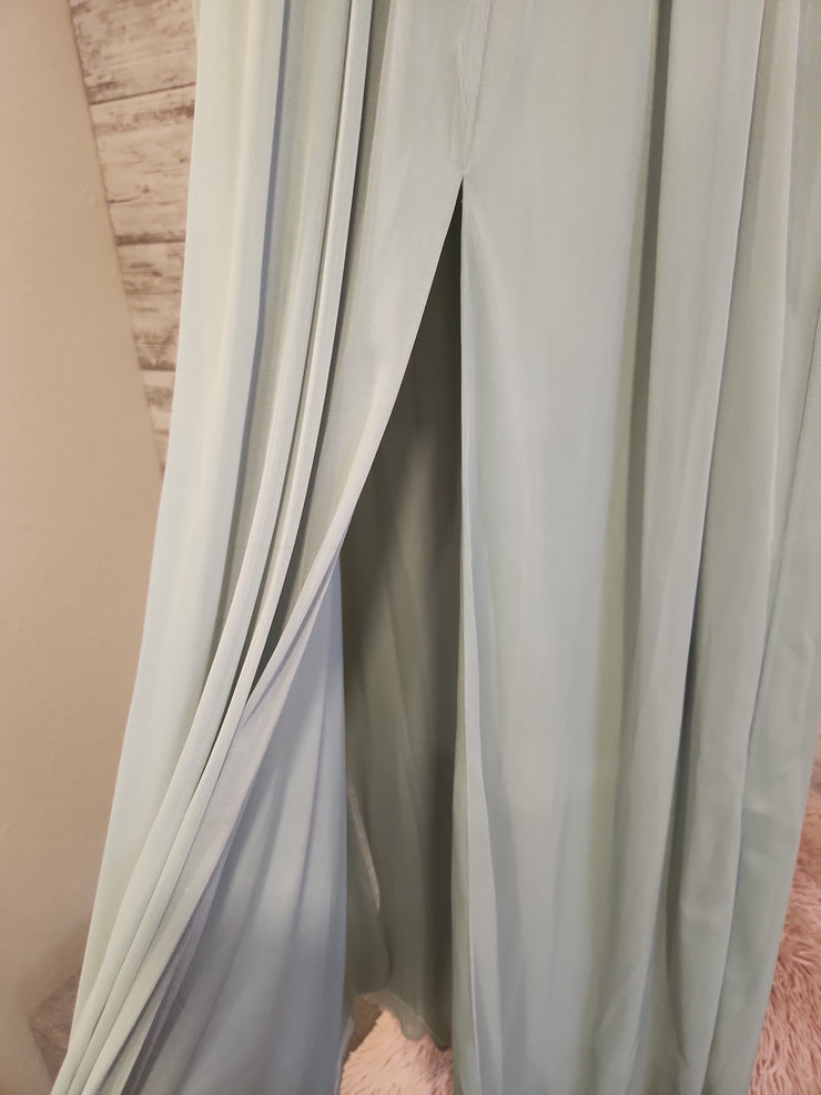 GREEN LONG EVENING GOWN