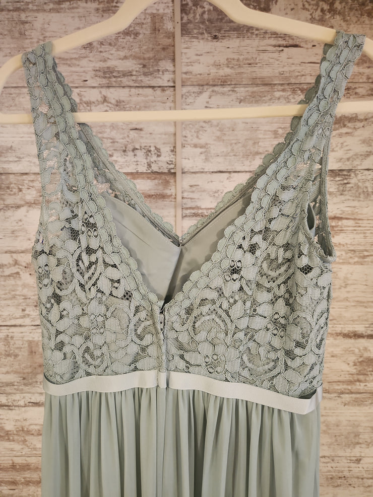 GREEN LONG EVENING GOWN