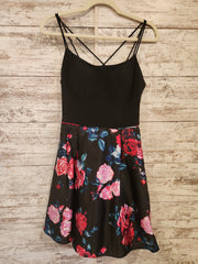 BLACK/FLORAL SHORT DRESS