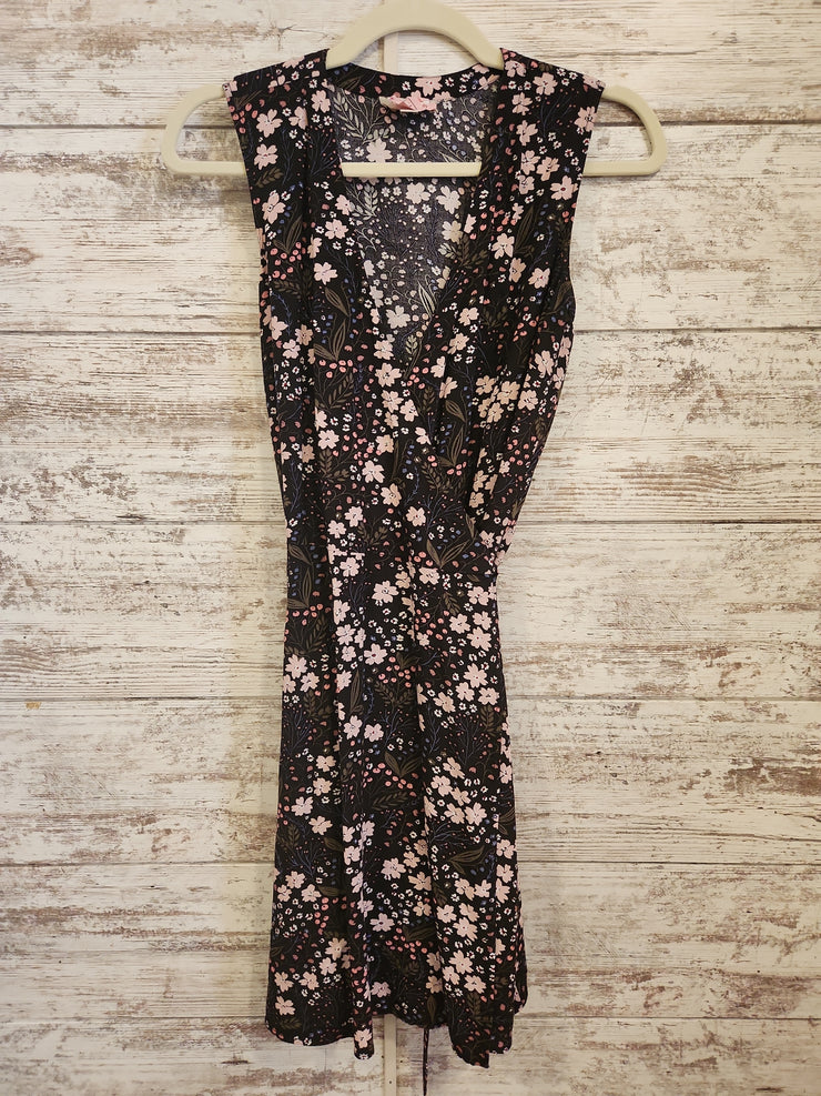 BLACK/FLORAL WRAP DRESS