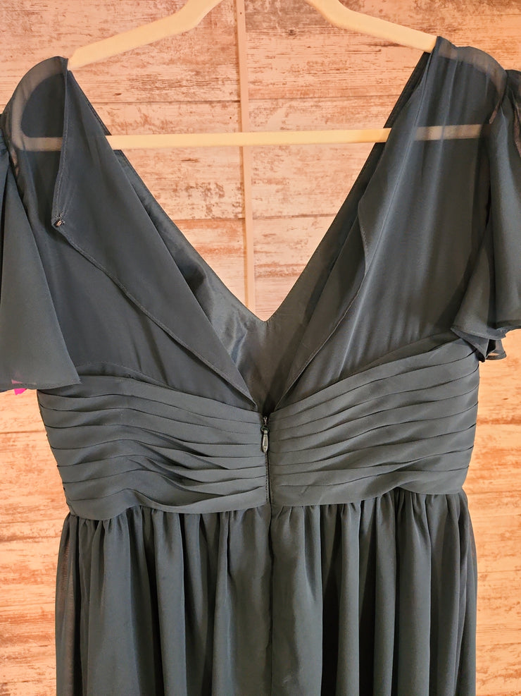 GREEN LONG EVENING GOWN