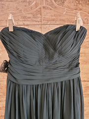 GREEN LONG EVENING GOWN (NEW)