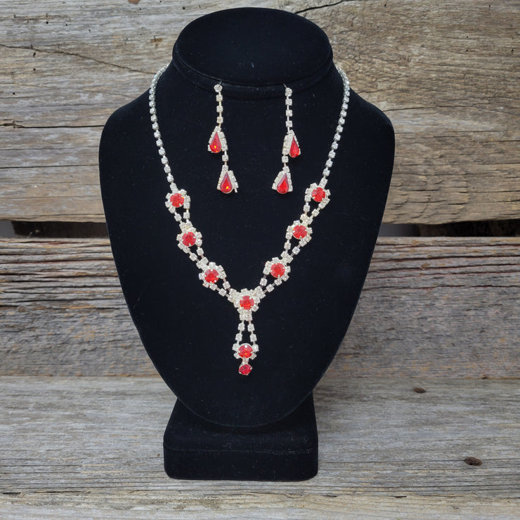 RED/SILVER NECKLACE SET (NEW)