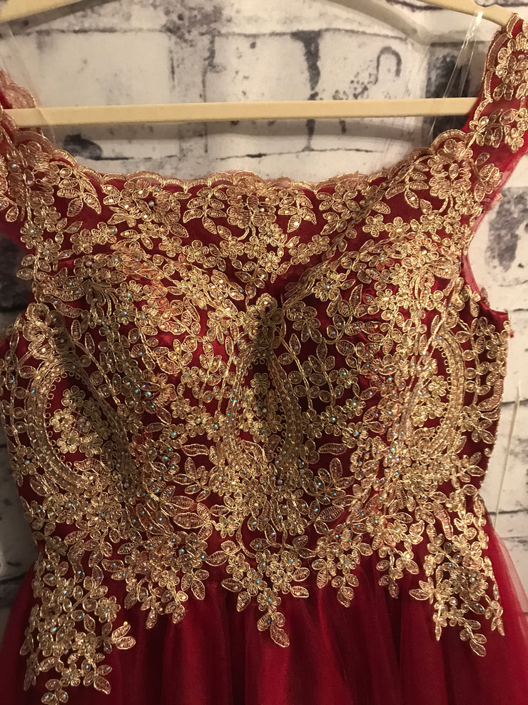 NEW - RED/GOLD SHORT DRESS Savvy Seconds Boutique NEW - RED/GOLD SHORT DRESS Savvy Seconds Boutique