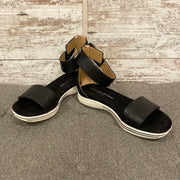 BLACK SANDALS