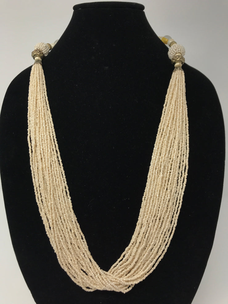 WHITE/GOLD BEADED NECKLACE